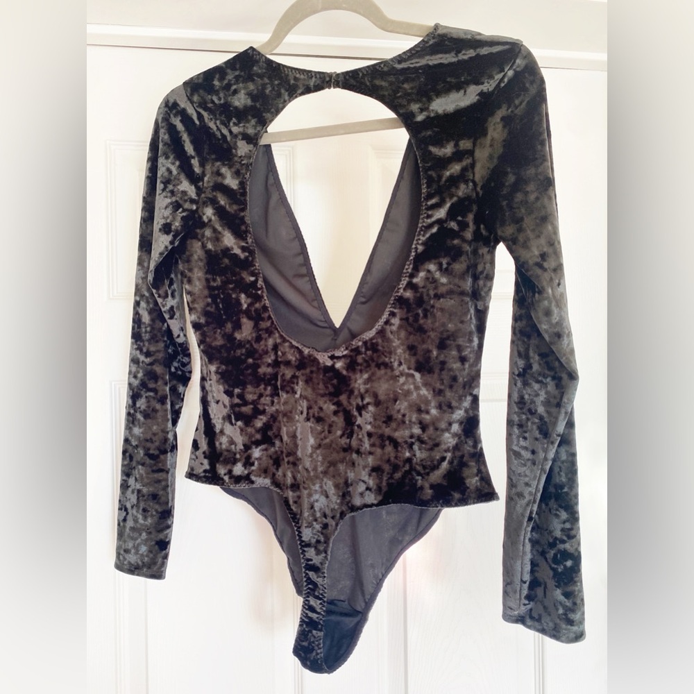 NWT Victoria’s Secret Velvet Bodysuit Size M/L - Picture 3 of 9